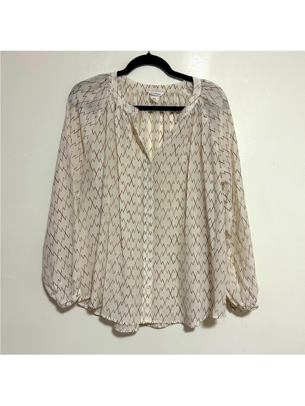 Club Monaco Silk Geometric
Patterned Button Down Blouse